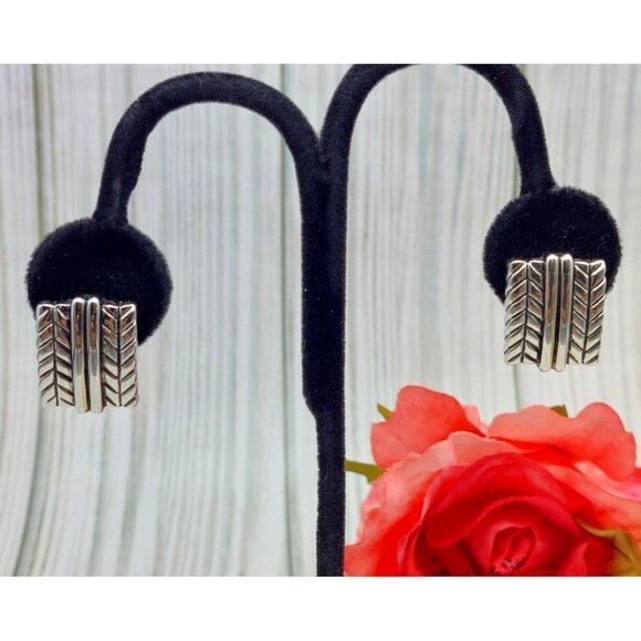 Great Silver Tone Textured Square Clip On Earrings Etched Mirrored CUTE .75" - Picture 7 of 11